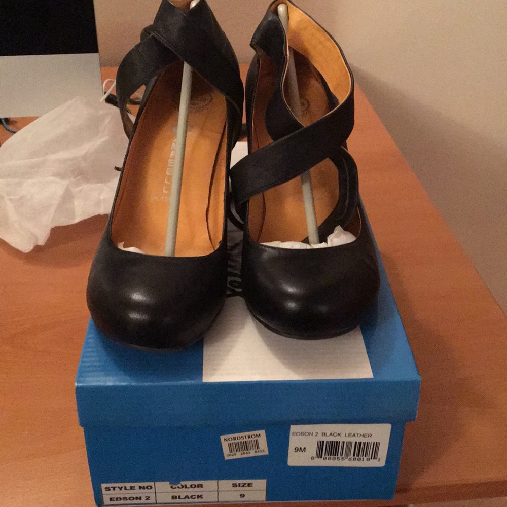Size9 Jeffrey Campbell heals. Worn 1x original box